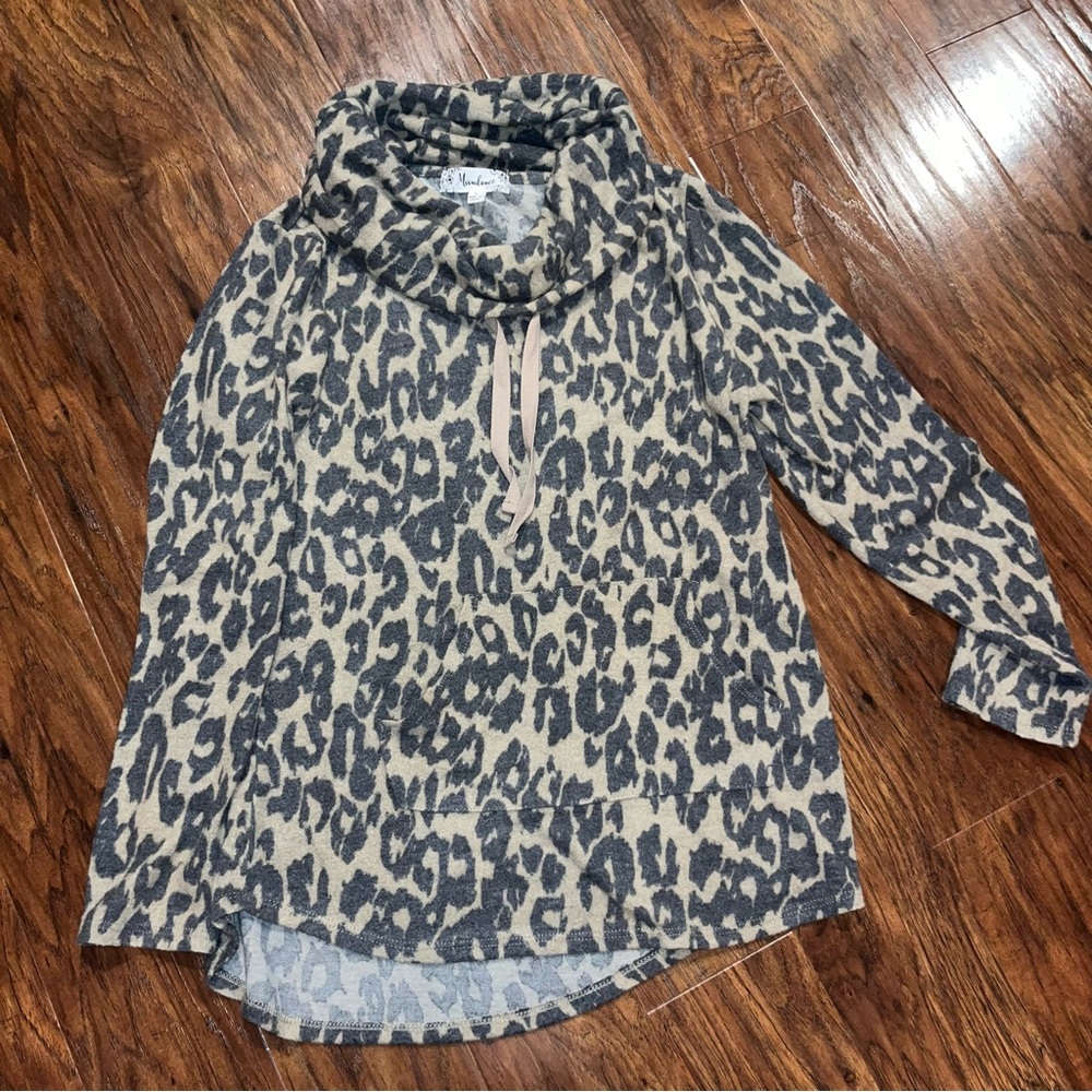 Moondance Gray and Cream Women's Hoodie Large